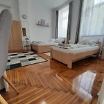 Deri Kert Apartmanhaz B *
