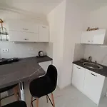 Deri Kert Apartmanhaz B *