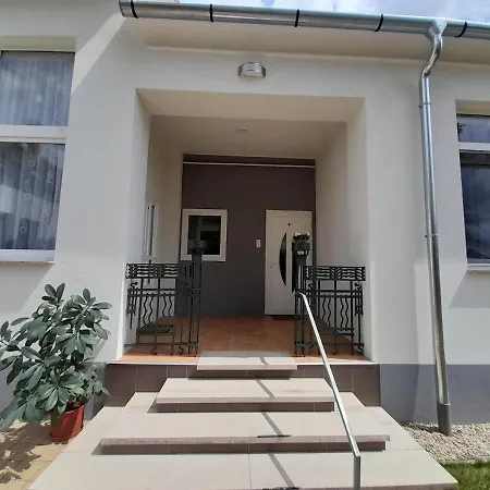 Apartmán Deri Kert Apartmanhaz B *