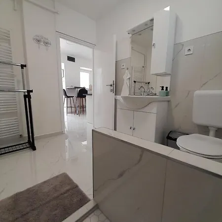 Deri Kert Apartmanhaz B *