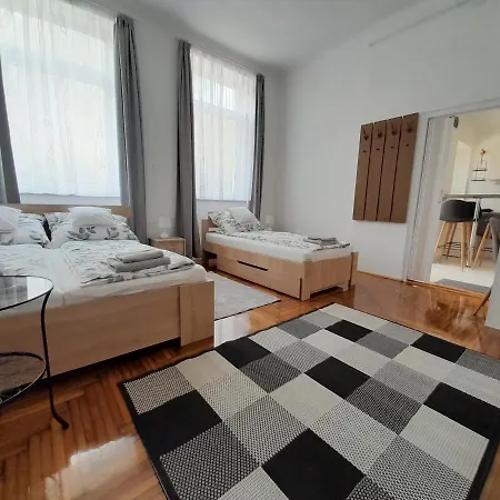 Deri Kert Apartmanhaz B Apartmán