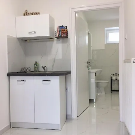 Deri Kert Apartmanhaz B باجة