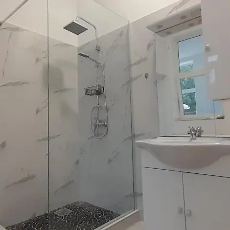 아파트 Deri Kert Apartmanhaz B