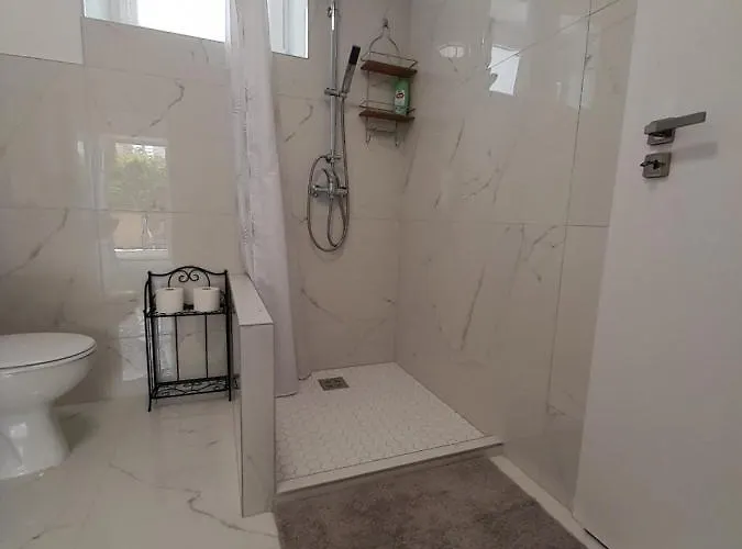 Deri Kert Apartmanhaz B Baja