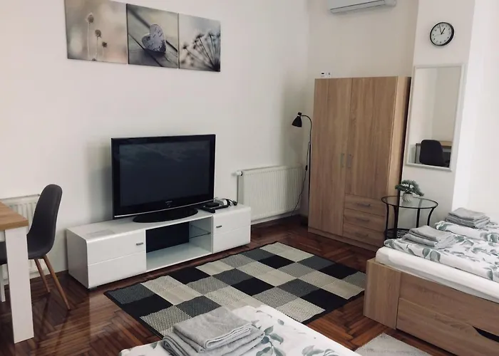 Deri Kert Apartmanhaz B * Baja