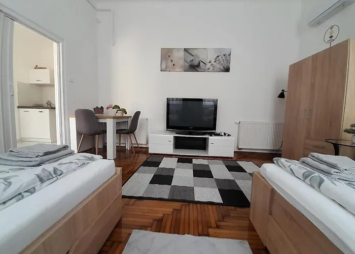Deri Kert Apartmanhaz B * Baja