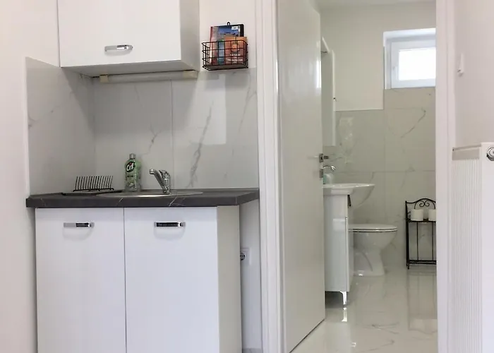 Deri Kert Apartmanhaz B Baja