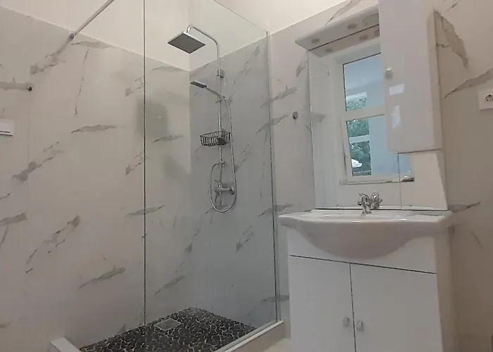 Deri Kert Apartmanhaz B Lejlighed Baja
